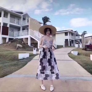 Meet your Posher, Emi